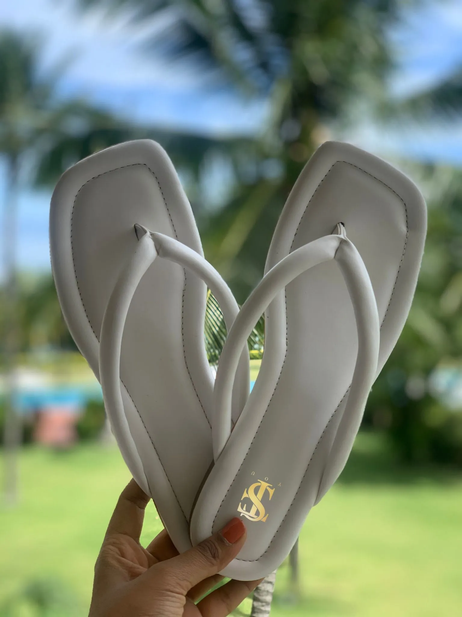 Cuba White-Toe Sliders