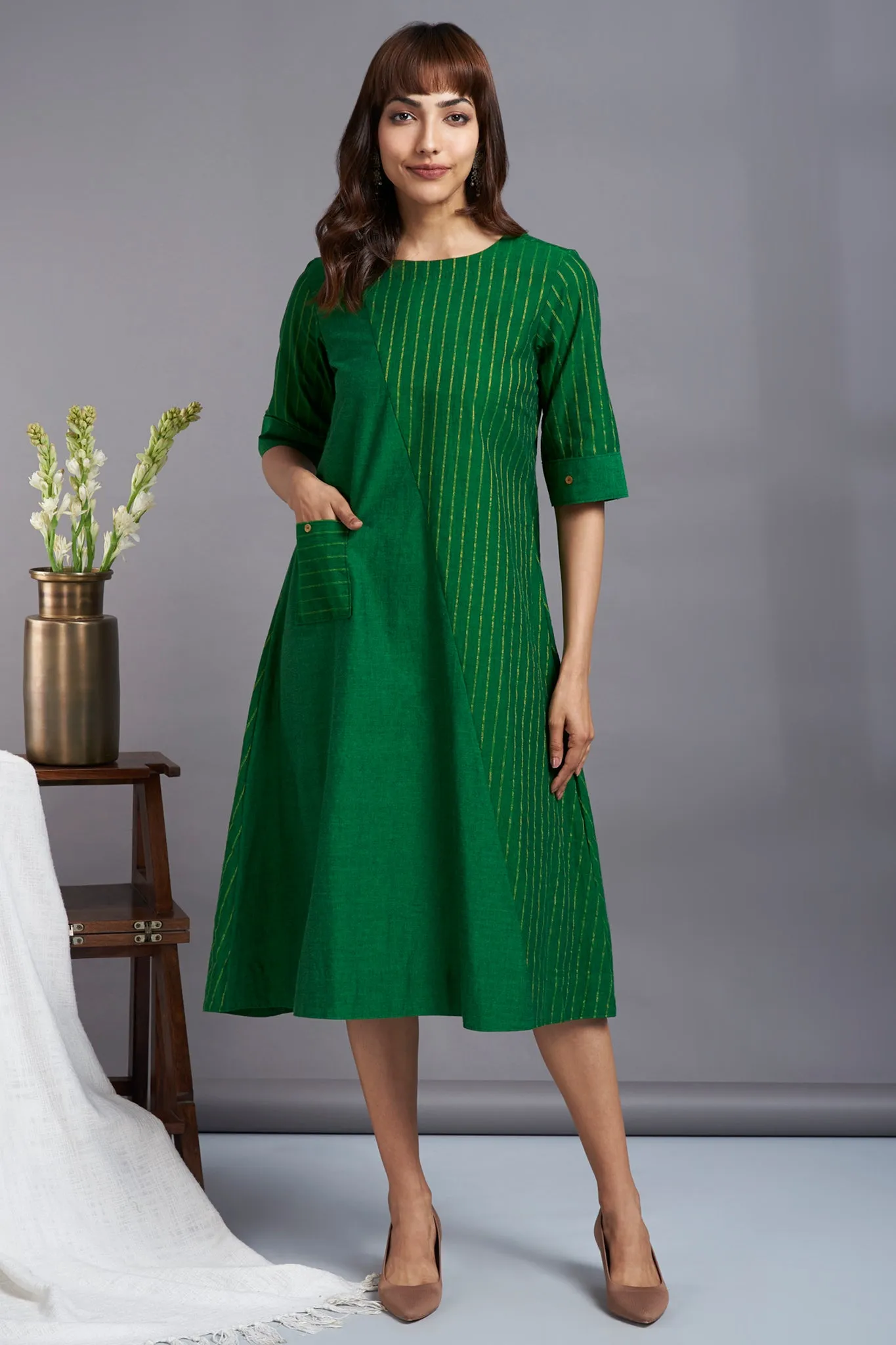 euphoria green - cross bias dress with gold lines