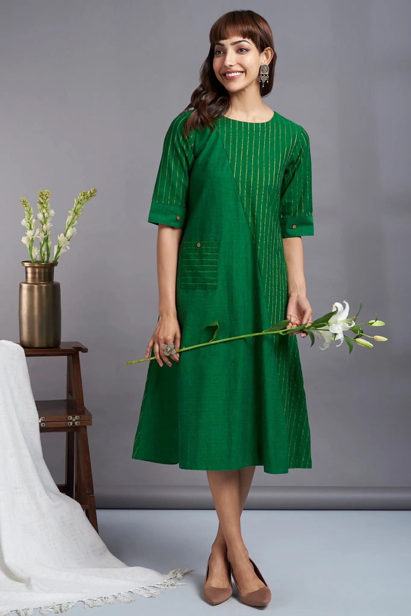 euphoria green - cross bias dress with gold lines