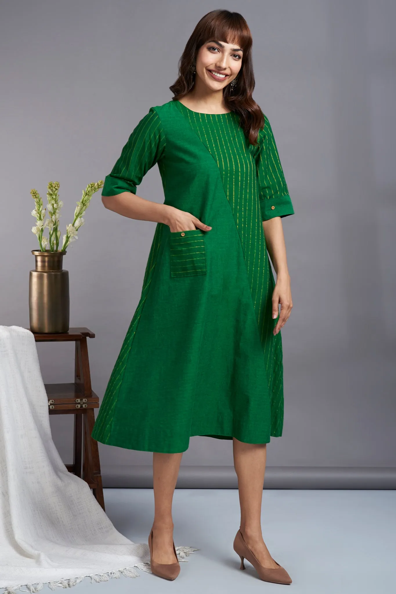 euphoria green - cross bias dress with gold lines