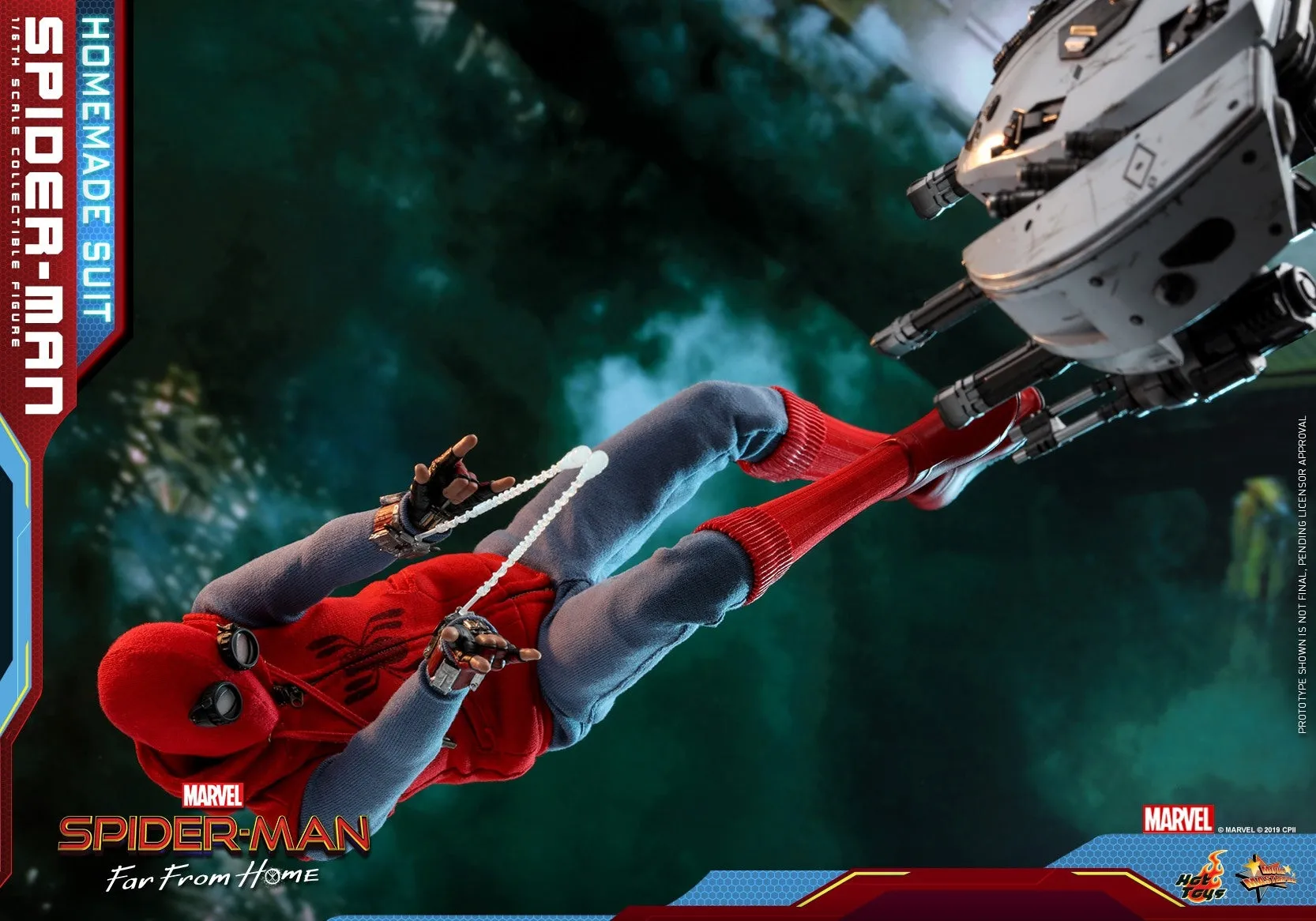 Hot Toys - MMS552 - Spider-Man: Far From Home - 1/6th scale Spider-Man (Homemade Suit Version) Collectible Figure