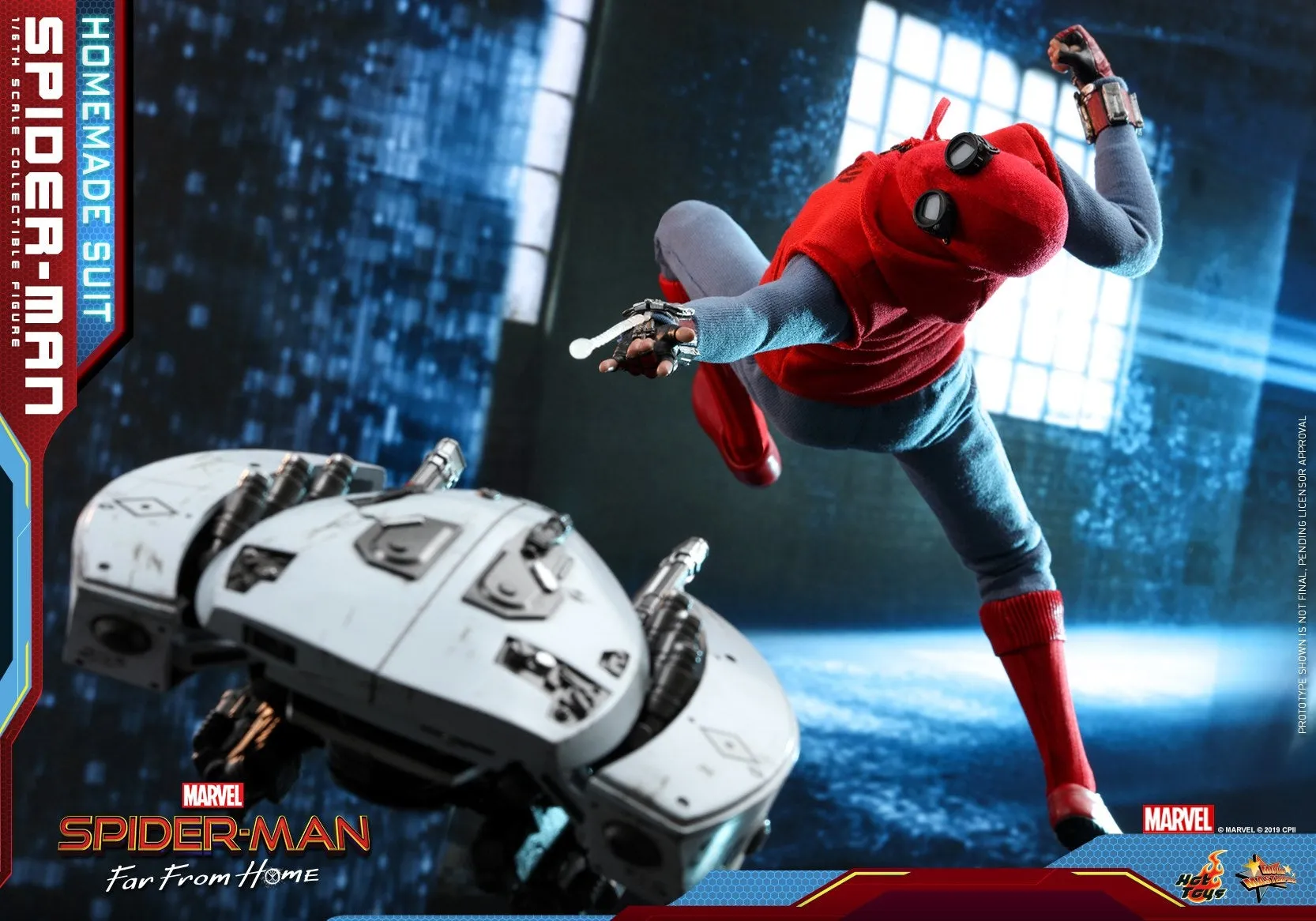 Hot Toys - MMS552 - Spider-Man: Far From Home - 1/6th scale Spider-Man (Homemade Suit Version) Collectible Figure