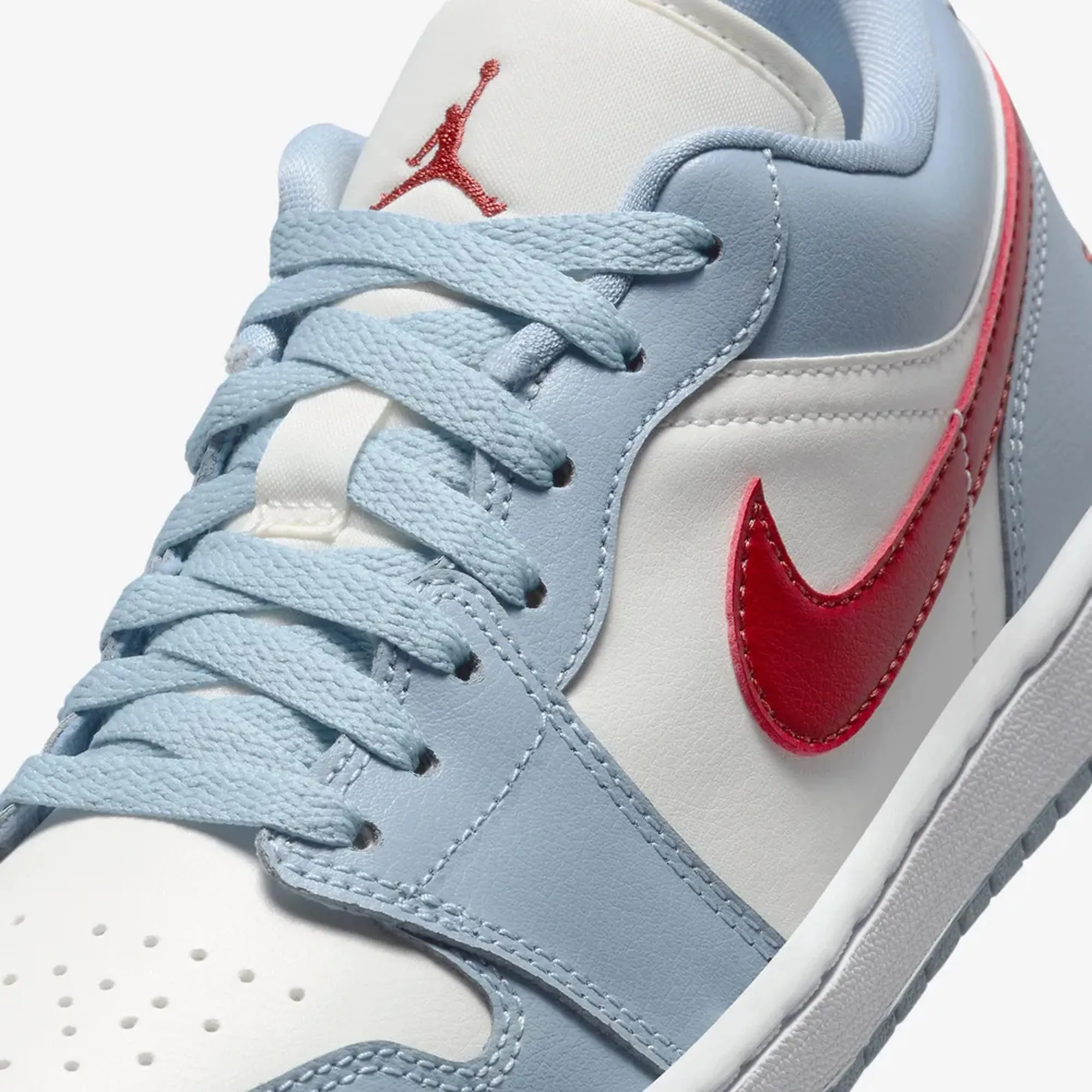 Jordan | WMN'S AIR JORDAN 1 LOW  { SAIL/DUNE RED-BLUE GREY-WHITE