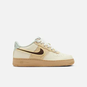 Nike Big Kids' Air Force 1 Low Passing Notes (GS)