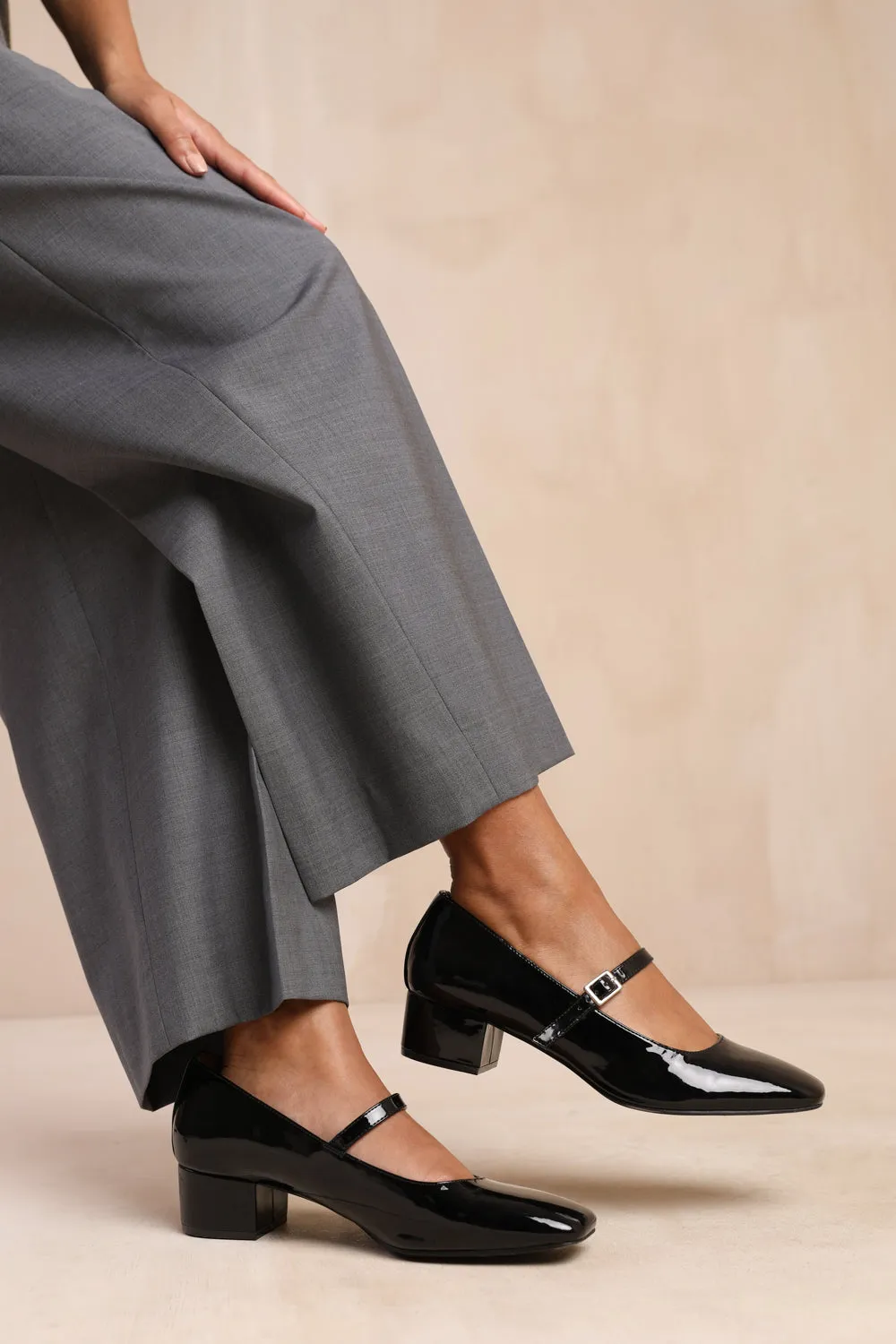 OSLO LOW BLOCK HEEL WITH STRAP AND SQUARE TOE IN BLACK PATENT