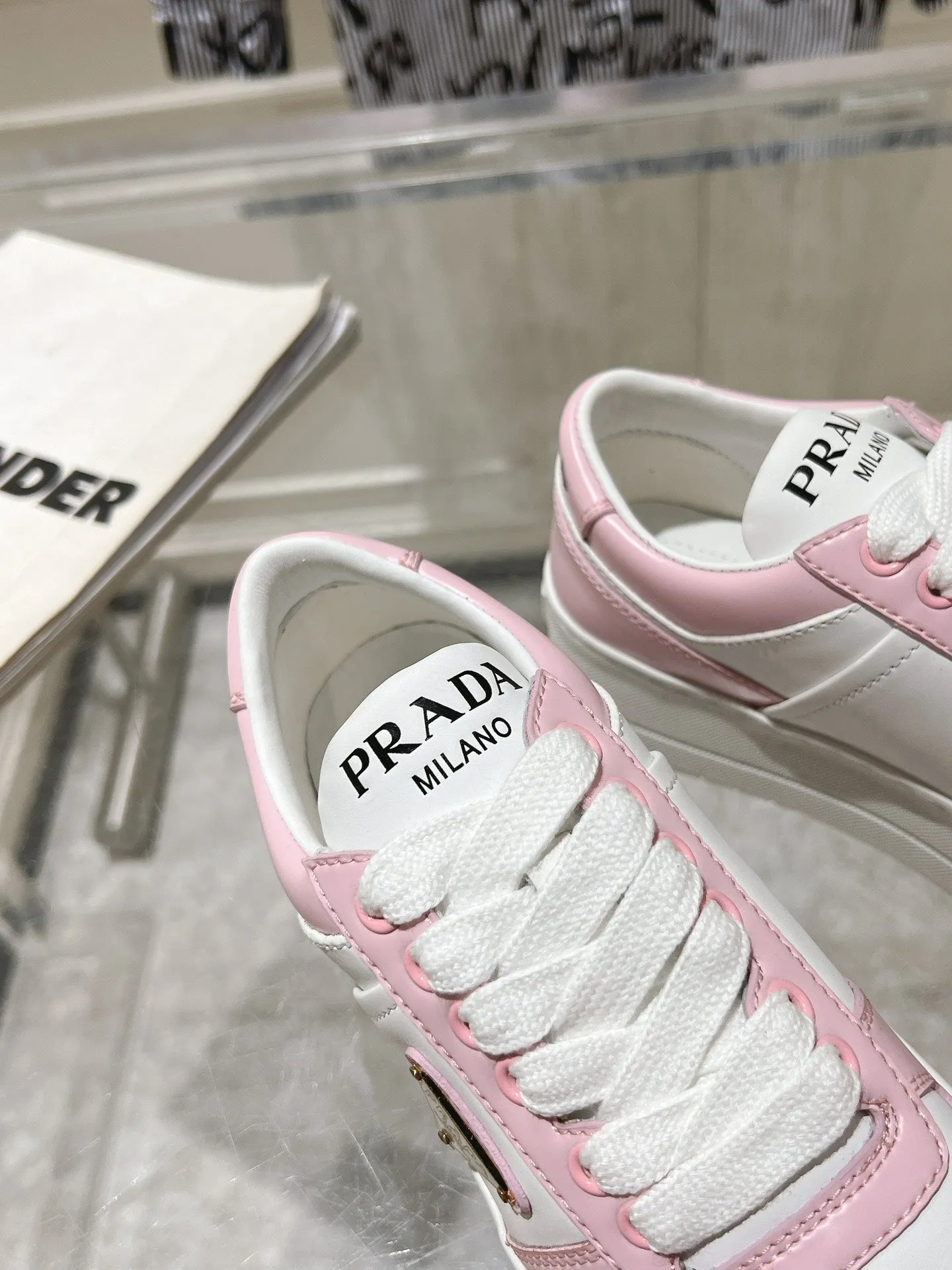 PRA DOWNTOWN BOLD SNEAKERS WHITE AND LIGHT PINK CALFSKIN