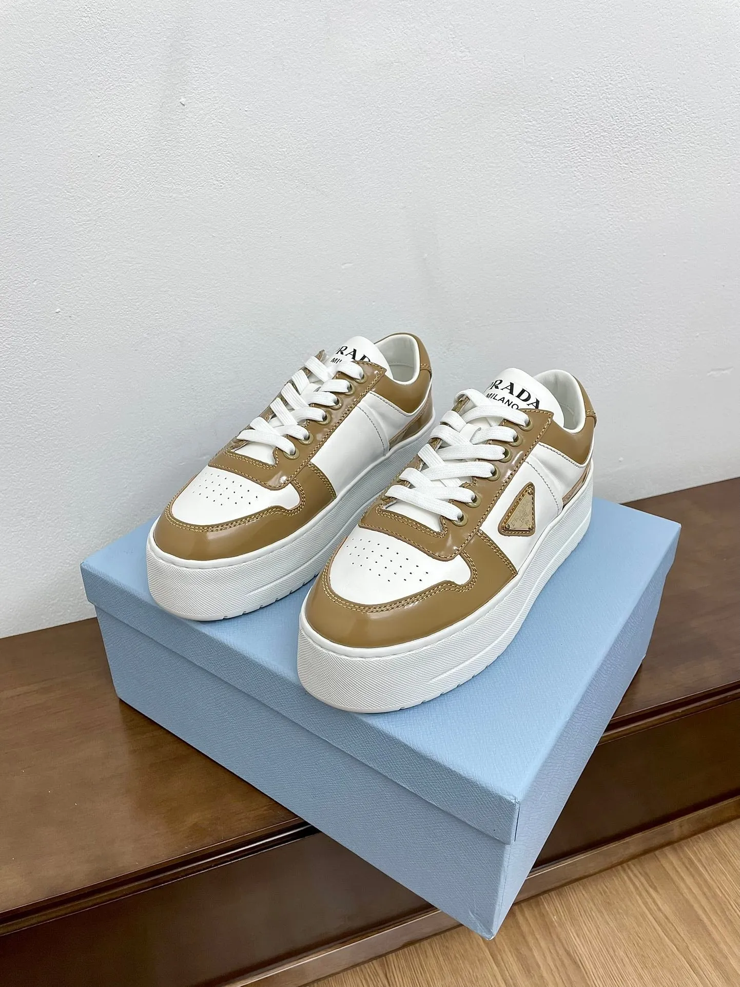 PRA DOWNTOWN BOLD SNEAKERS WHITE AND PEANUT CALFSKIN