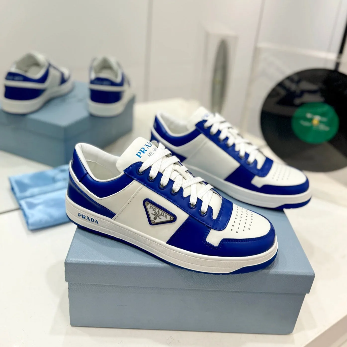 PRA DOWNTOWN PERFORATED SNEAKERS WHITE AND COBALT CALFSKIN