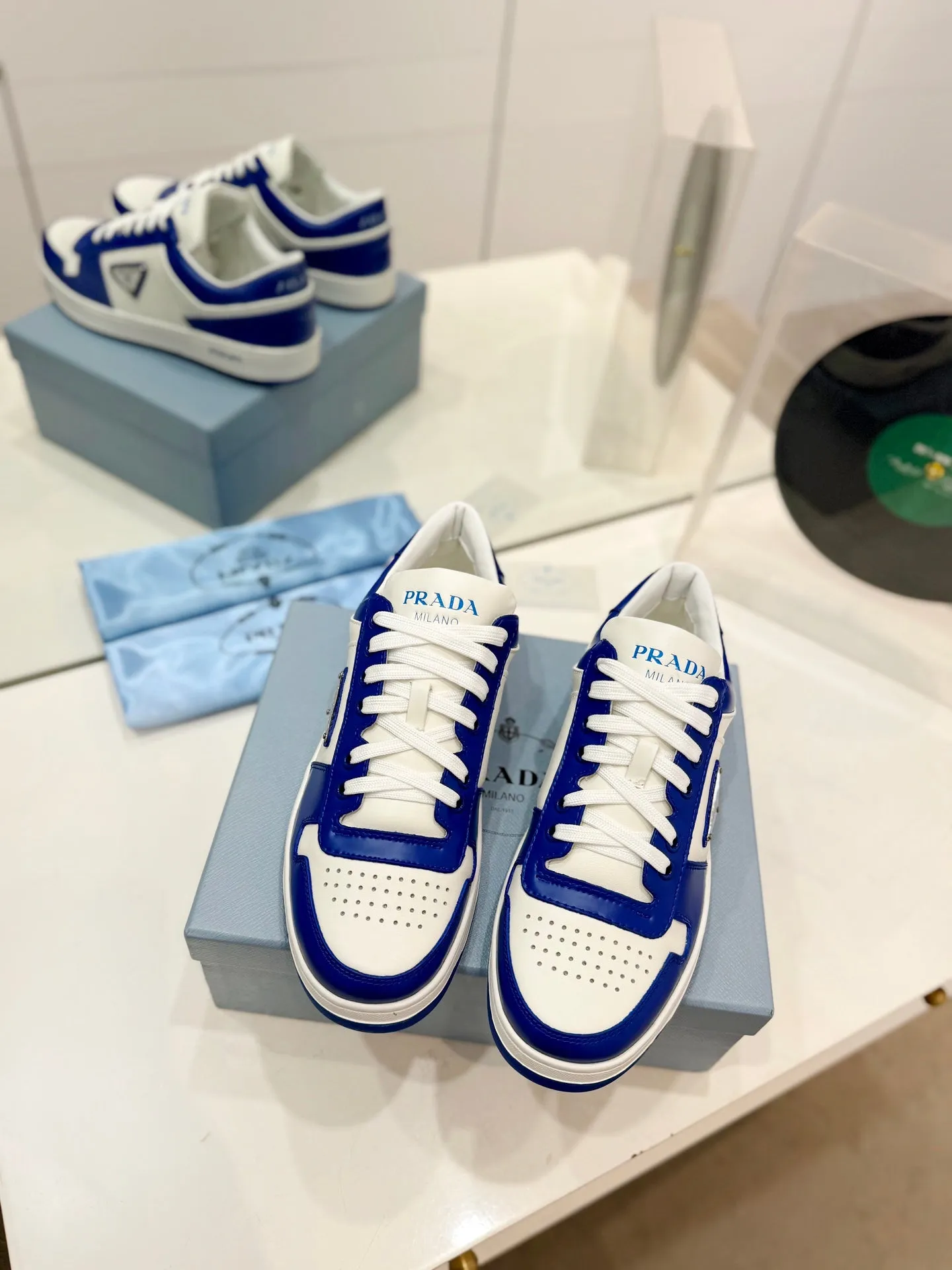 PRA DOWNTOWN PERFORATED SNEAKERS WHITE AND COBALT CALFSKIN