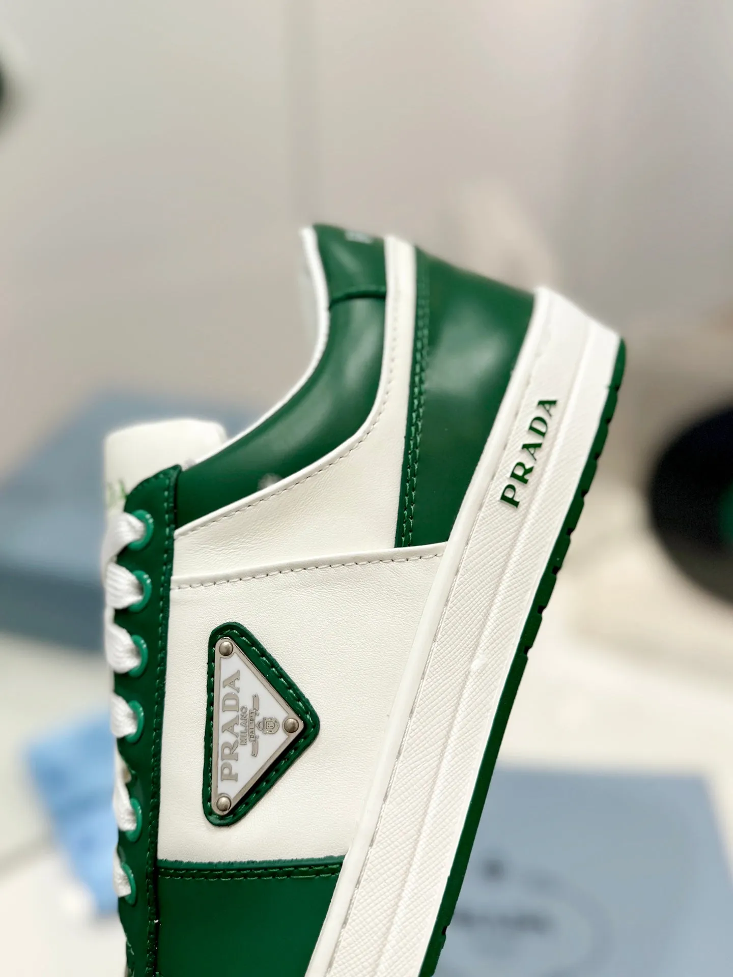 PRA DOWNTOWN PERFORATED SNEAKERS WHITE AND GREEN CALFSKIN