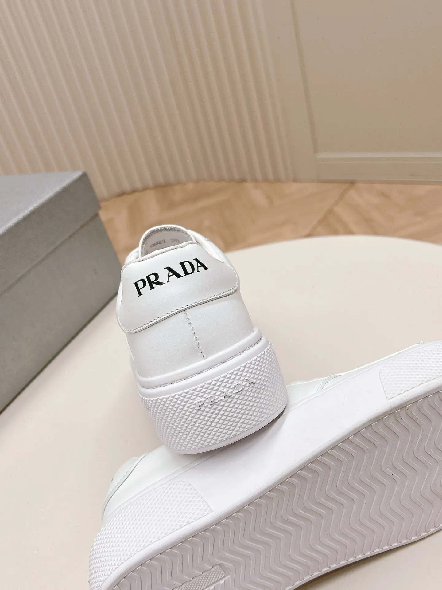 PRA LEATHER LOGO OUTLET SNEAKERS WHITE CALFSKIN