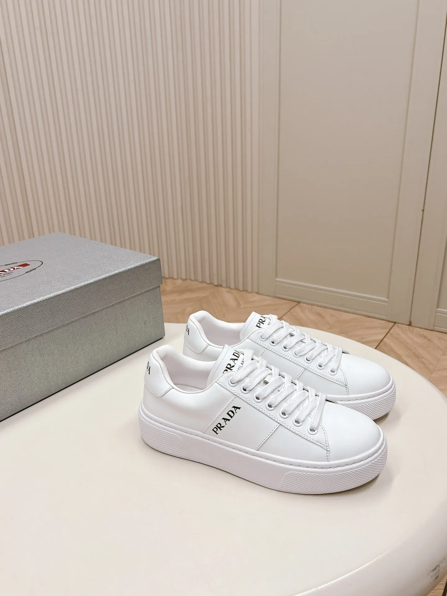 PRA LEATHER LOGO OUTLET SNEAKERS WHITE CALFSKIN