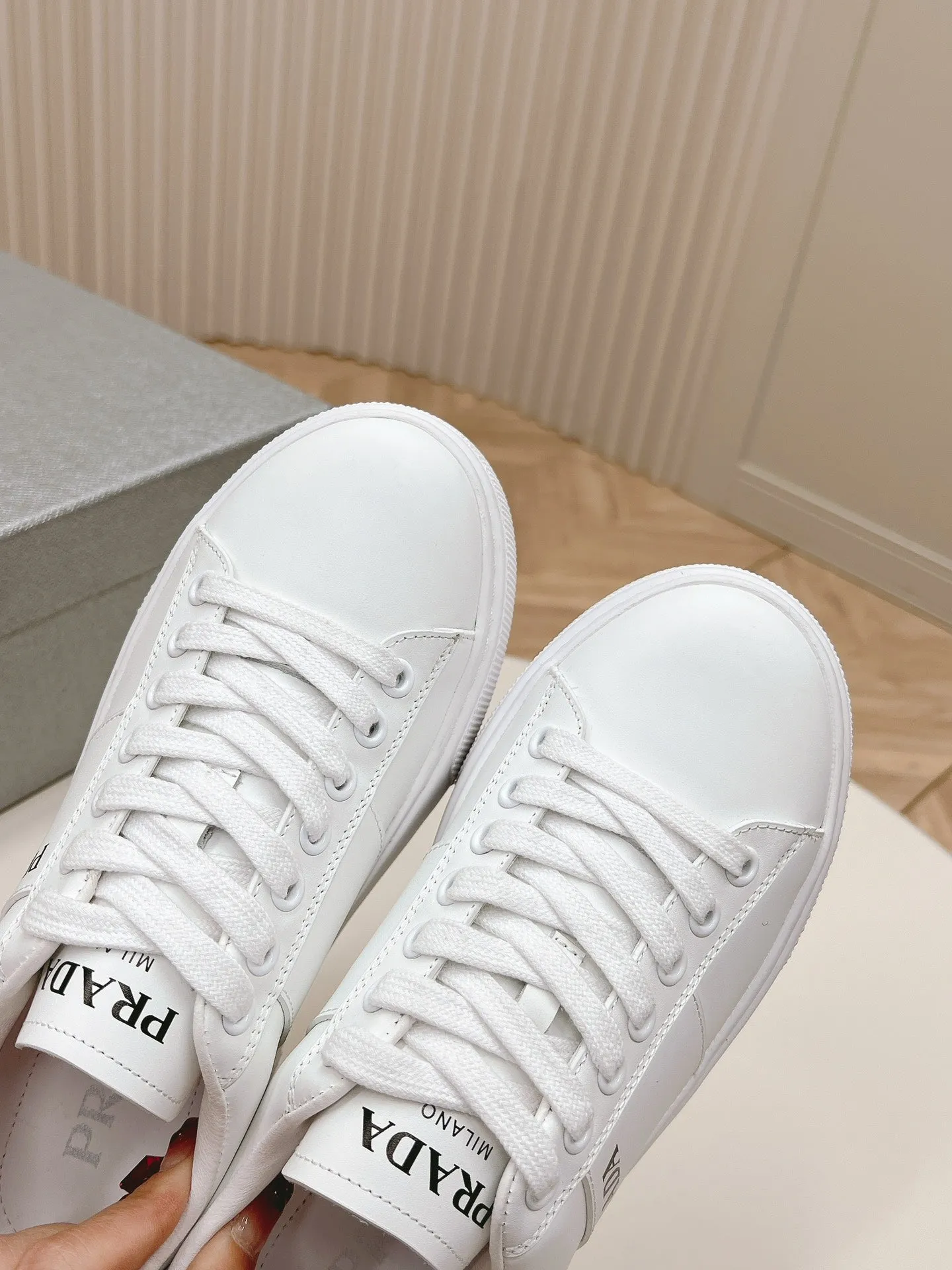 PRA LEATHER LOGO OUTLET SNEAKERS WHITE CALFSKIN