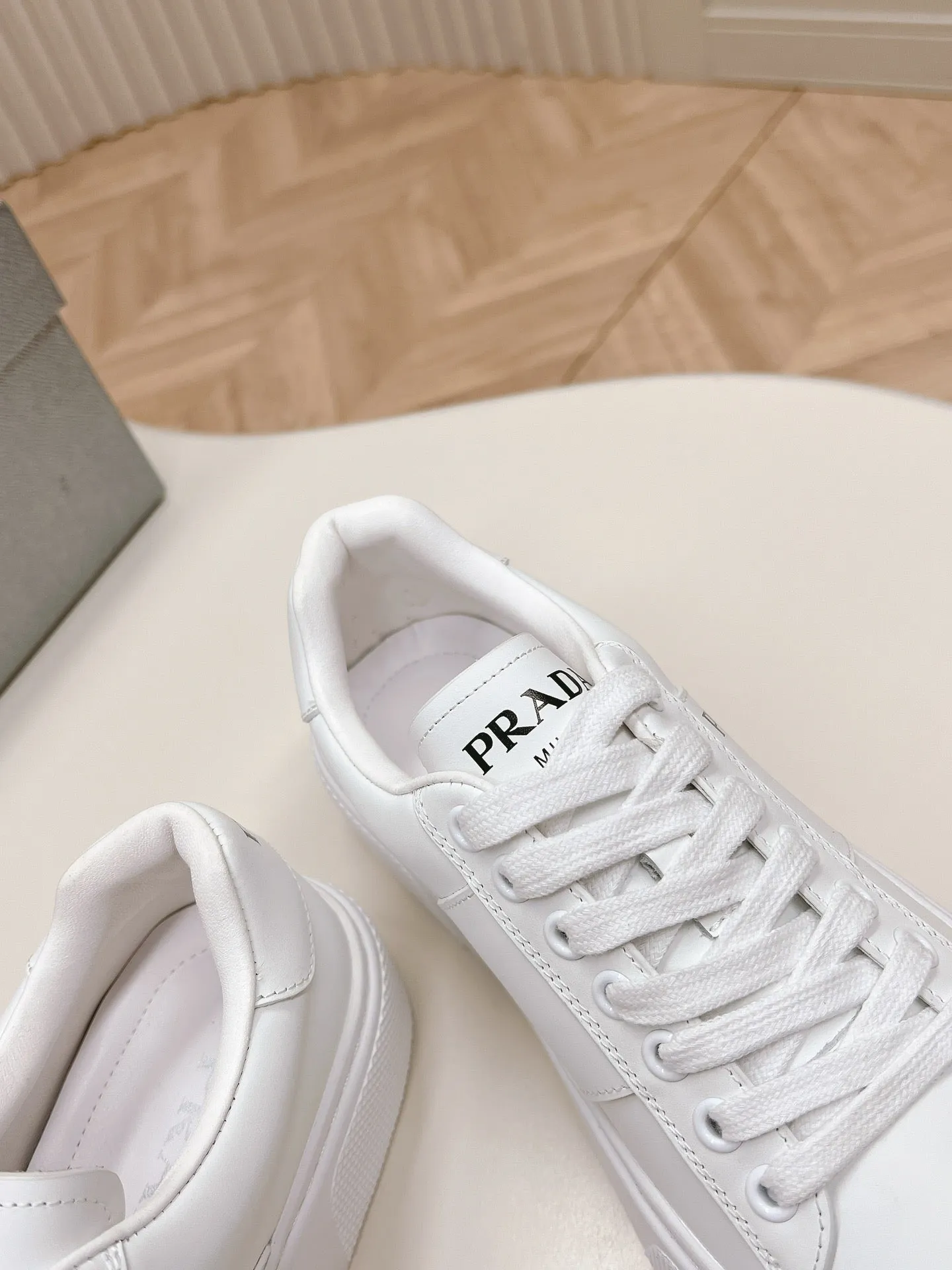 PRA LEATHER LOGO OUTLET SNEAKERS WHITE CALFSKIN