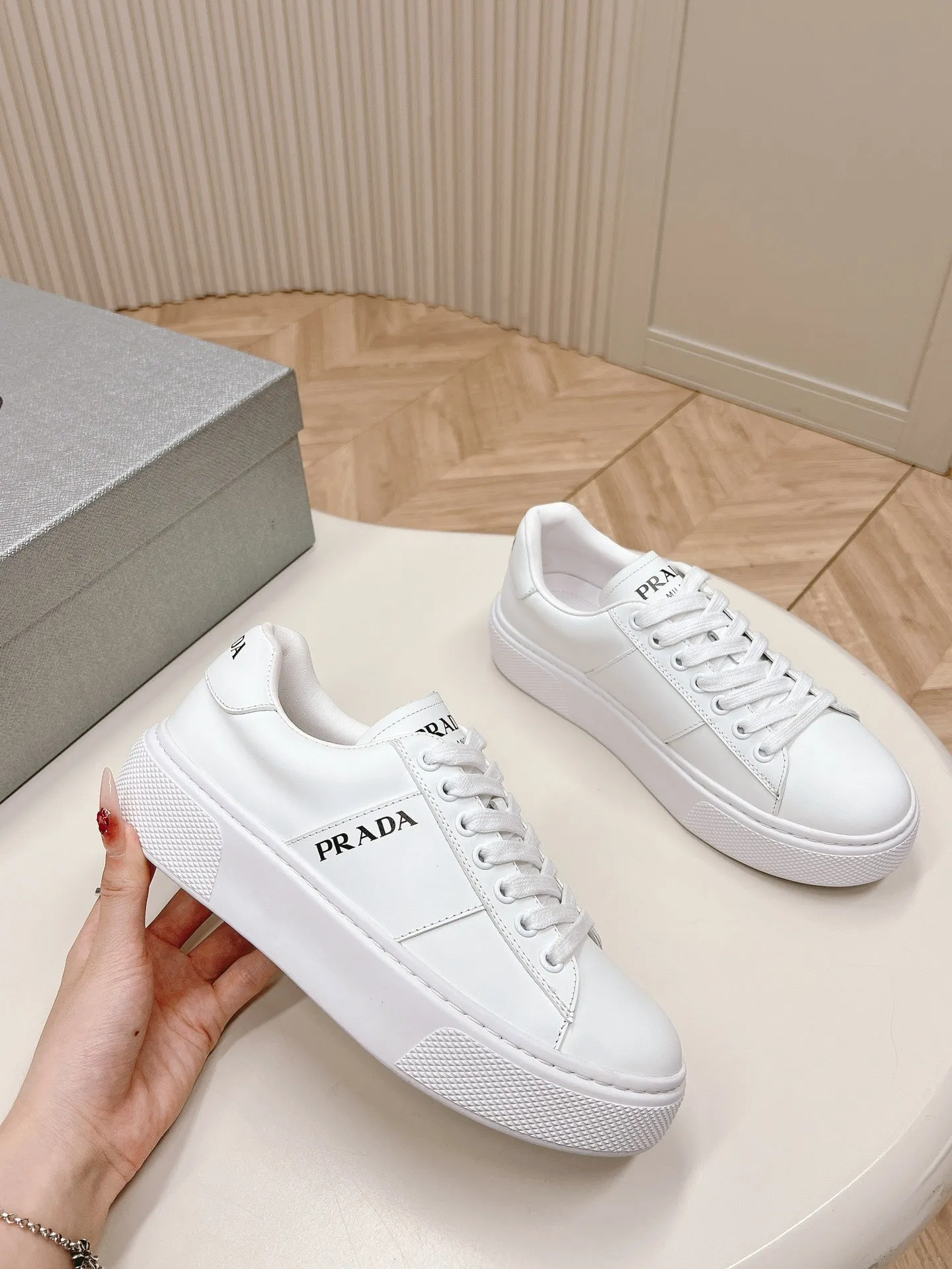 PRA LEATHER LOGO OUTLET SNEAKERS WHITE CALFSKIN