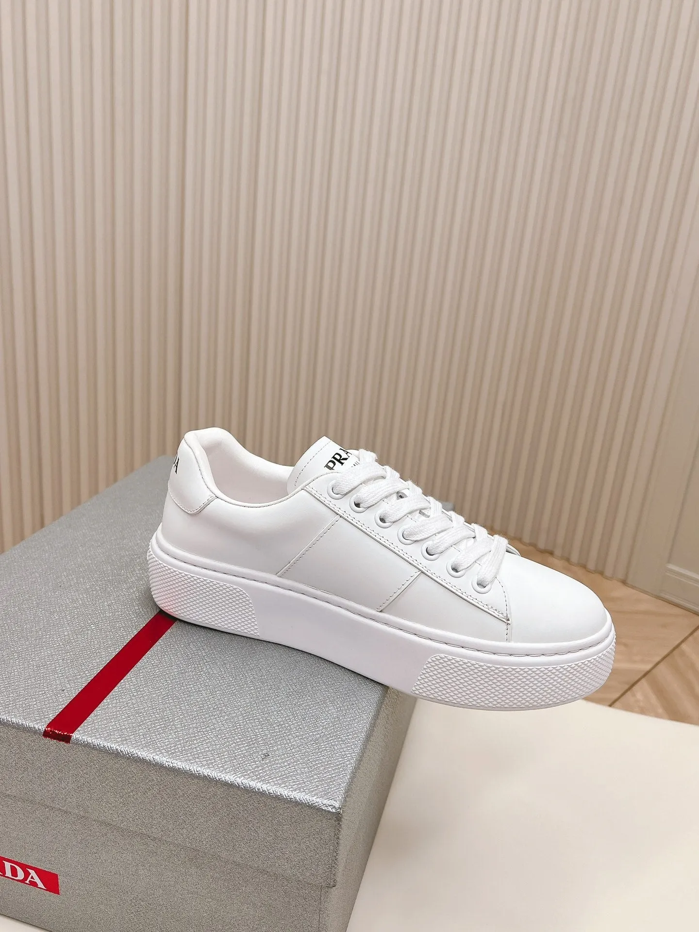 PRA LEATHER LOGO OUTLET SNEAKERS WHITE CALFSKIN