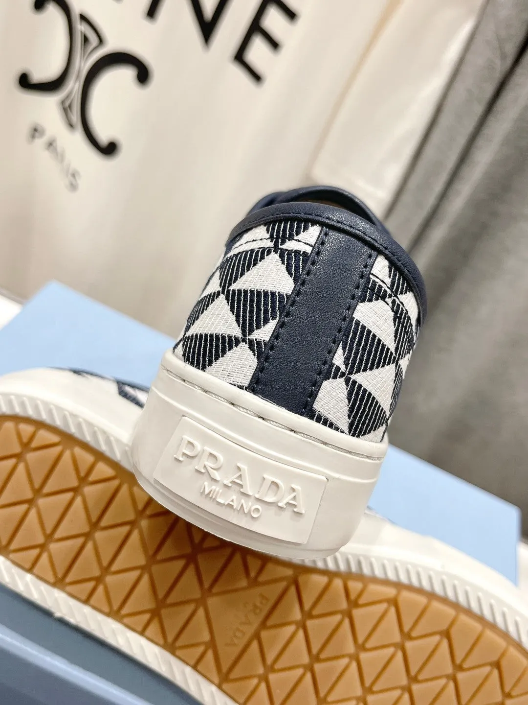 PRA PRINTED COTTON SNEAKERS WHITE AND BLACK TRIANGLE CANVAS