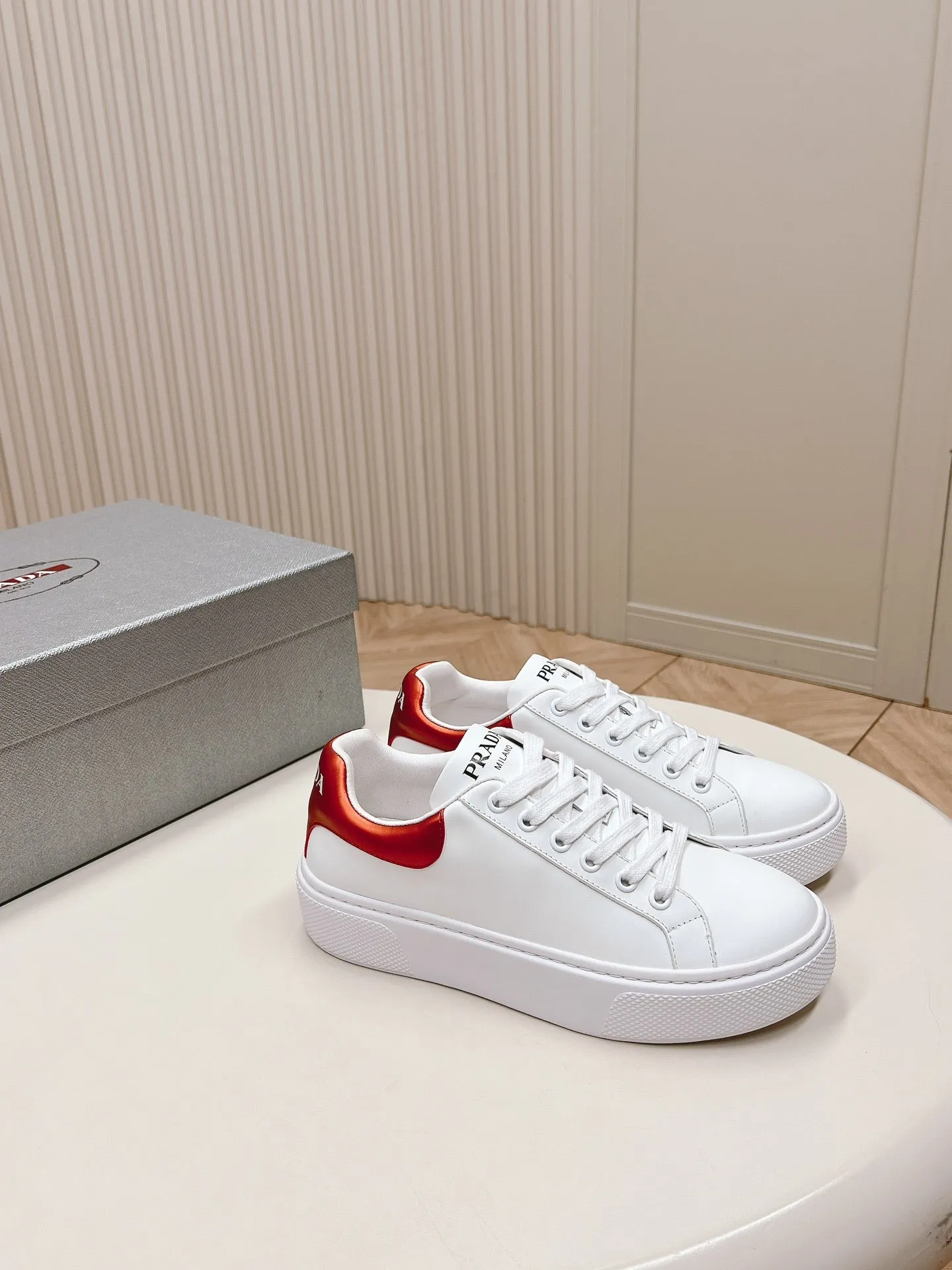 PRA RETRO SNEAKERS WHITE AND CRIMSON CALFSKIN