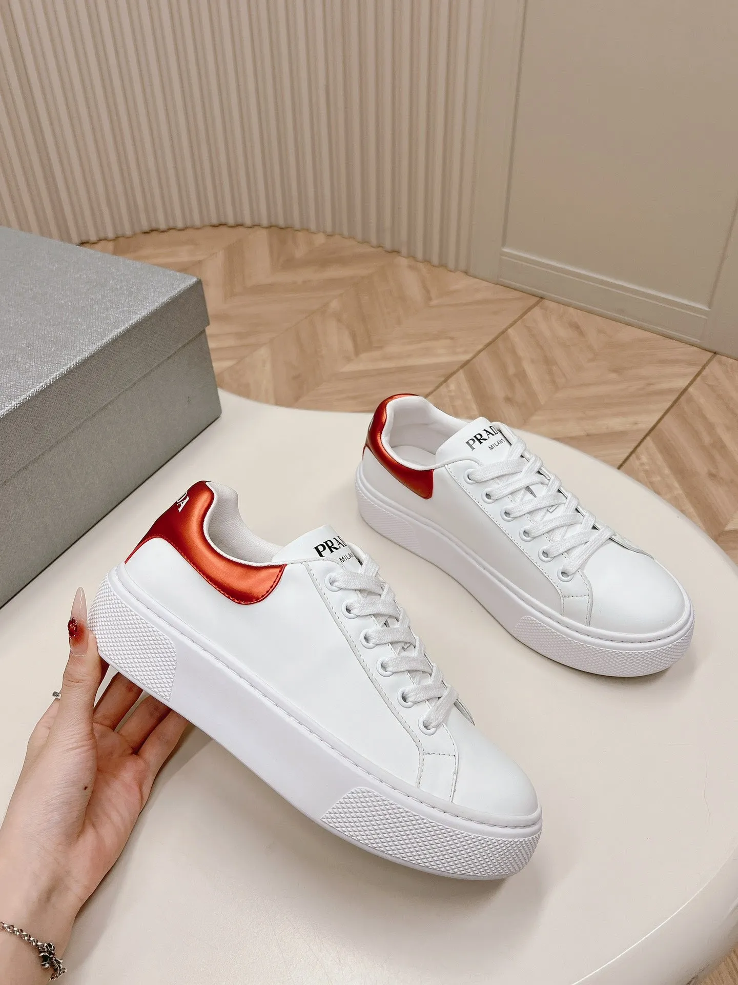 PRA RETRO SNEAKERS WHITE AND CRIMSON CALFSKIN