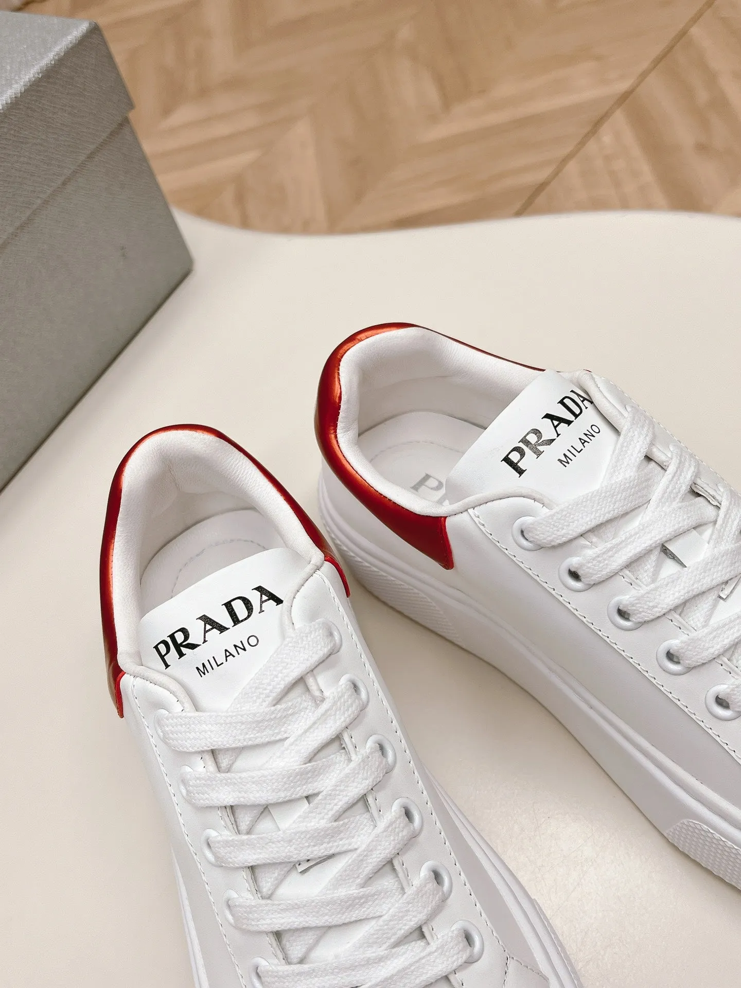 PRA RETRO SNEAKERS WHITE AND CRIMSON CALFSKIN