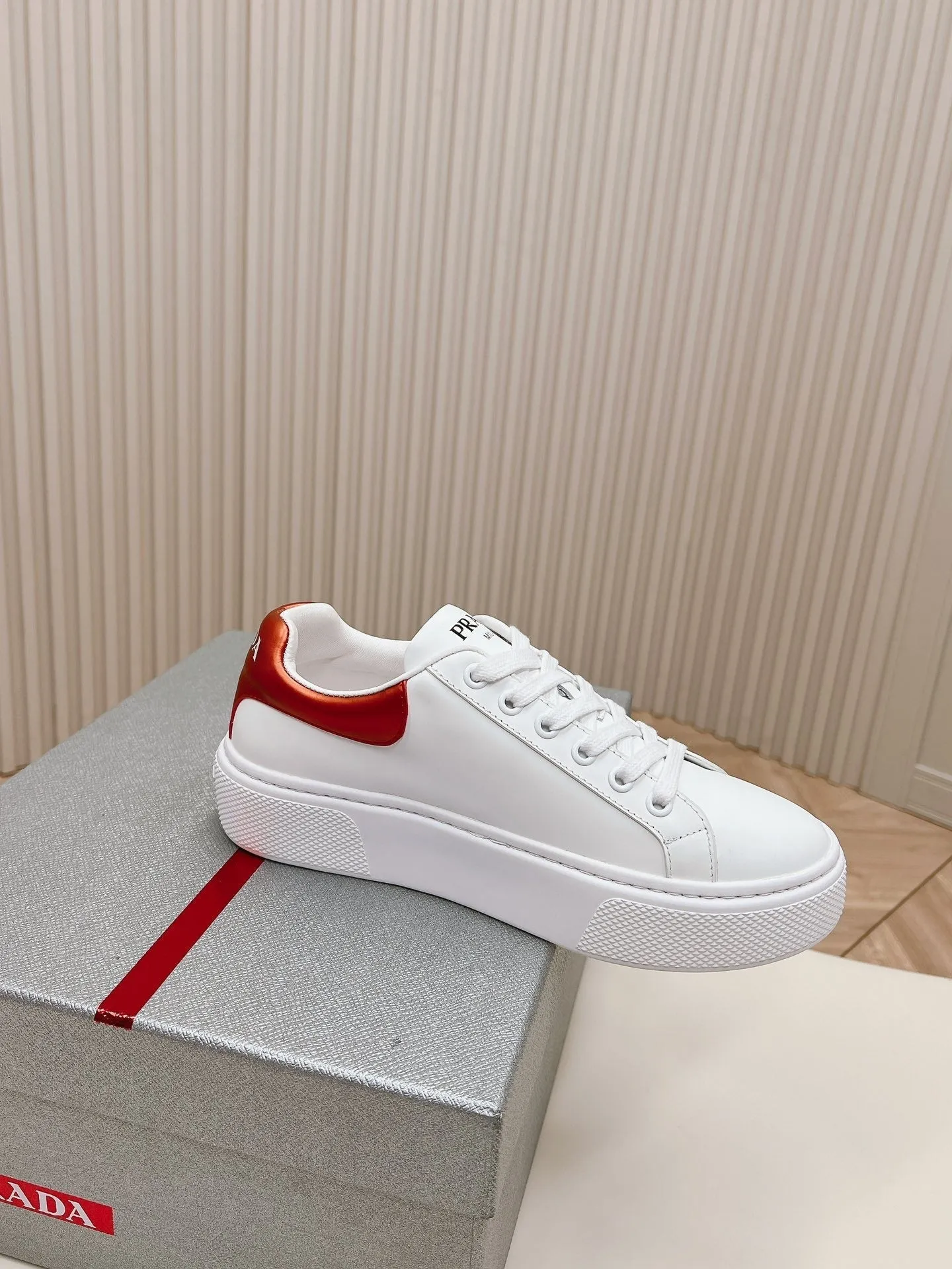 PRA RETRO SNEAKERS WHITE AND CRIMSON CALFSKIN