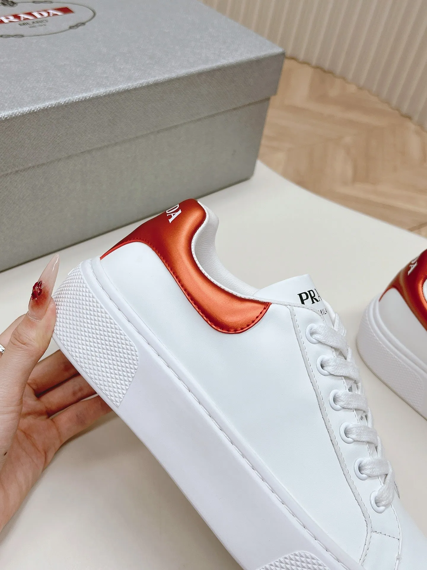 PRA RETRO SNEAKERS WHITE AND CRIMSON CALFSKIN