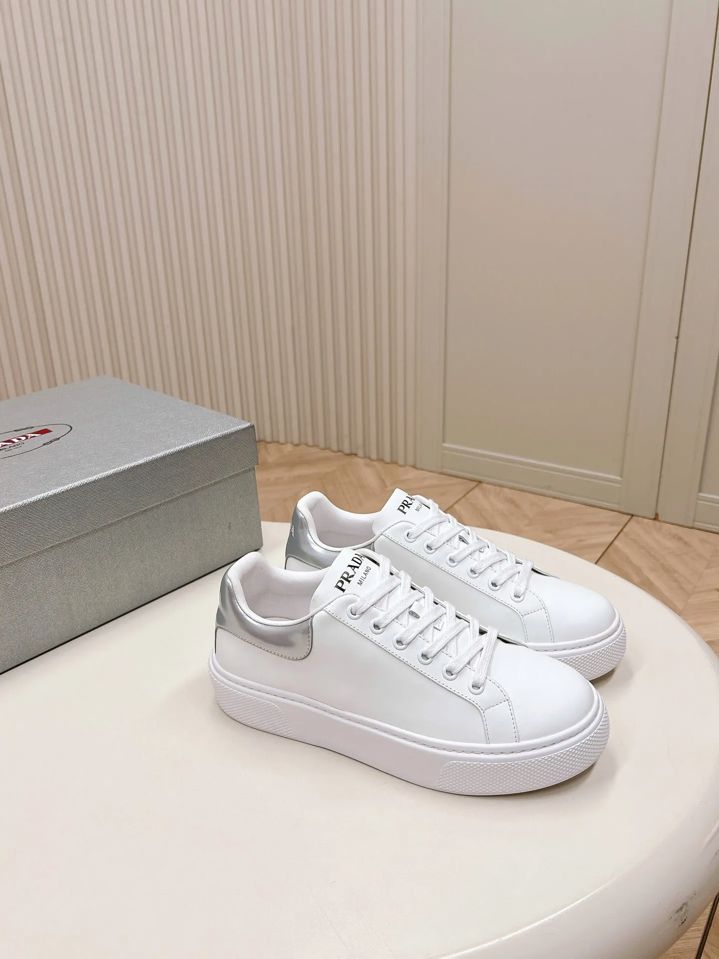 PRA RETRO SNEAKERS WHITE AND GRAY CALFSKIN