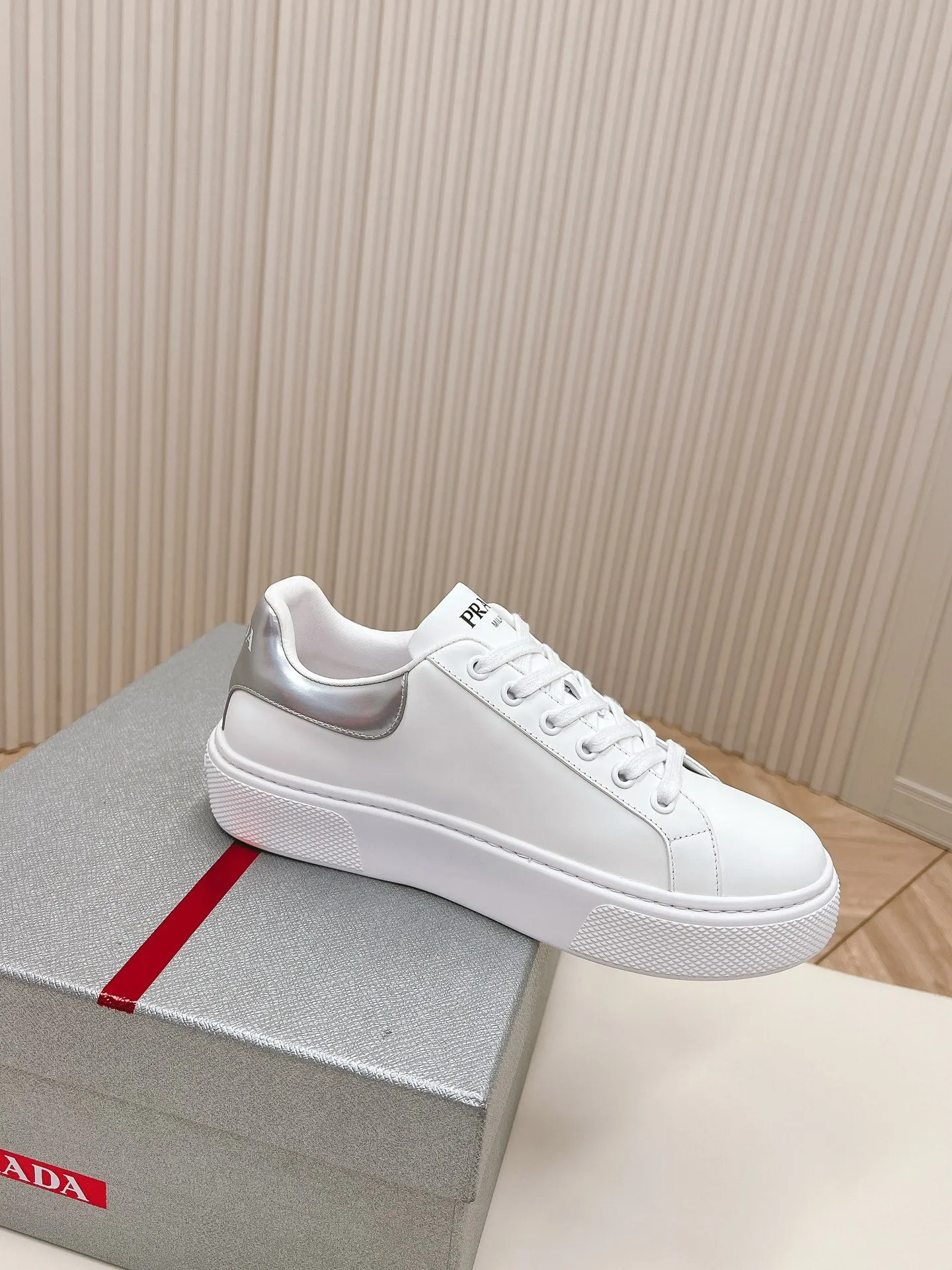 PRA RETRO SNEAKERS WHITE AND GRAY CALFSKIN