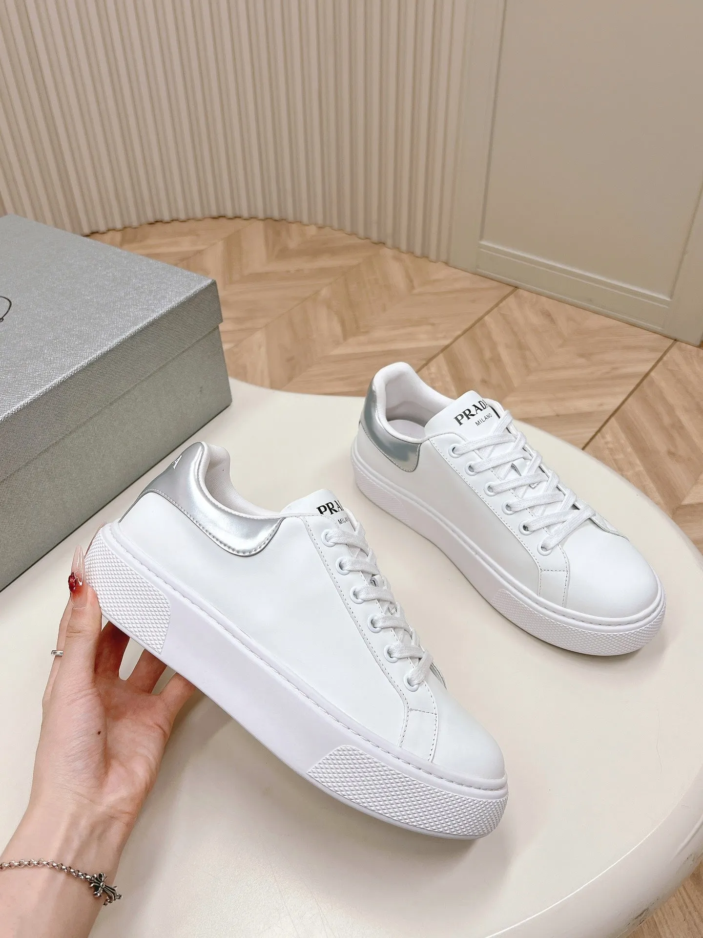 PRA RETRO SNEAKERS WHITE AND GRAY CALFSKIN