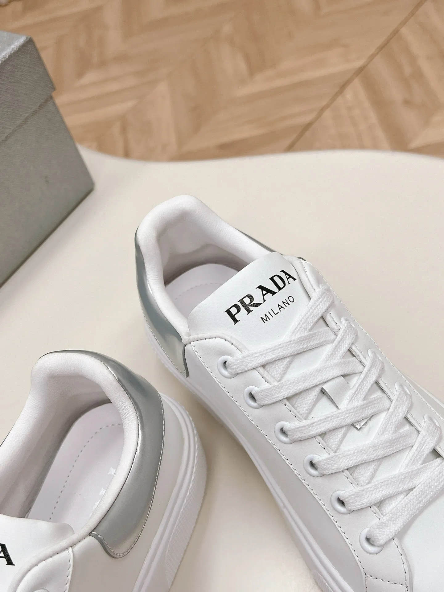 PRA RETRO SNEAKERS WHITE AND GRAY CALFSKIN