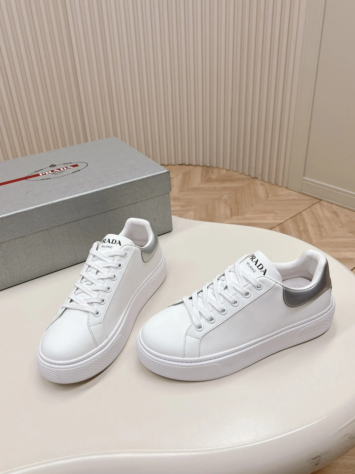 PRA RETRO SNEAKERS WHITE AND GRAY CALFSKIN