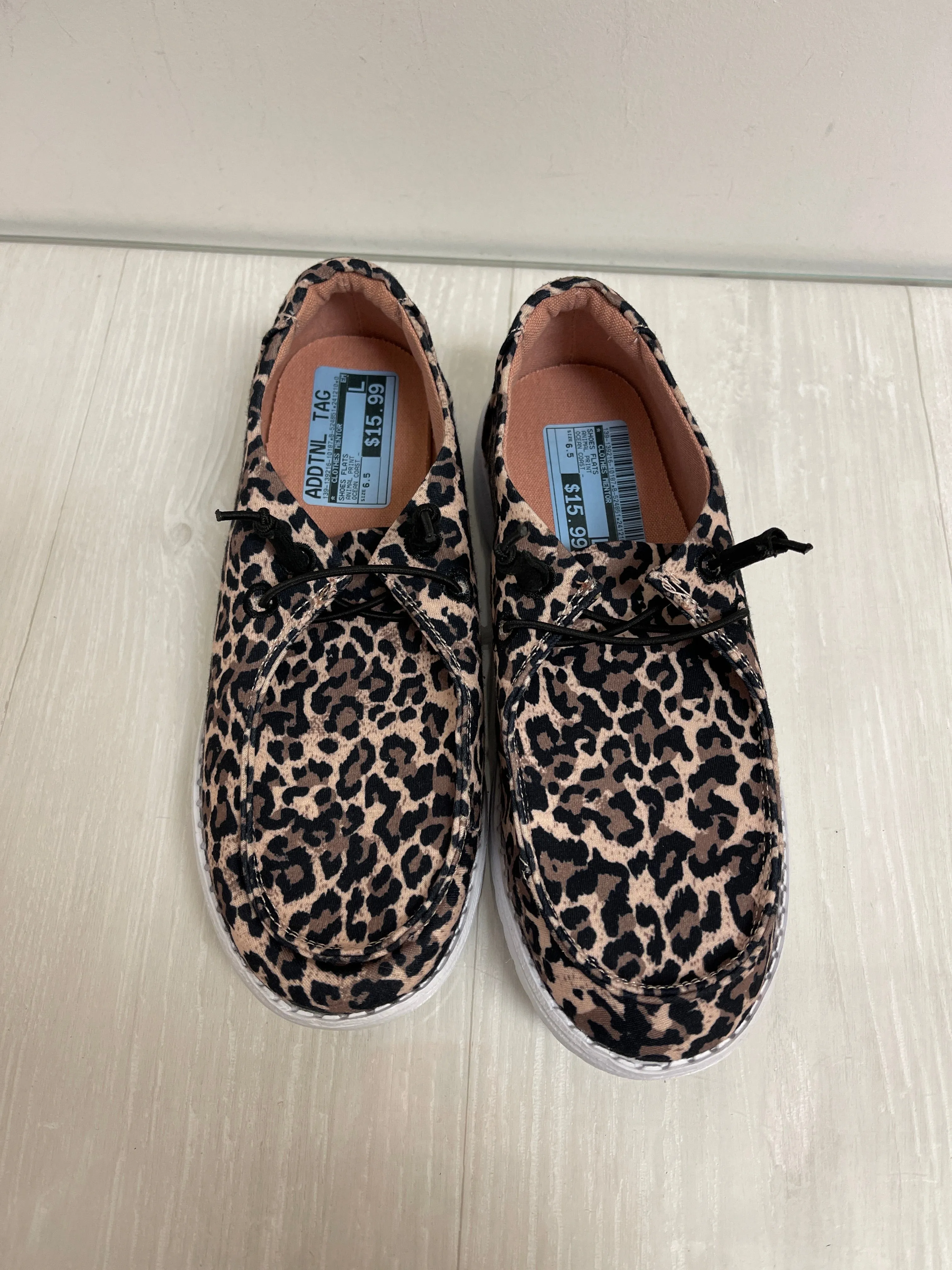 Shoes Flats By Clothes Mentor In Animal Print, Size: 6.5