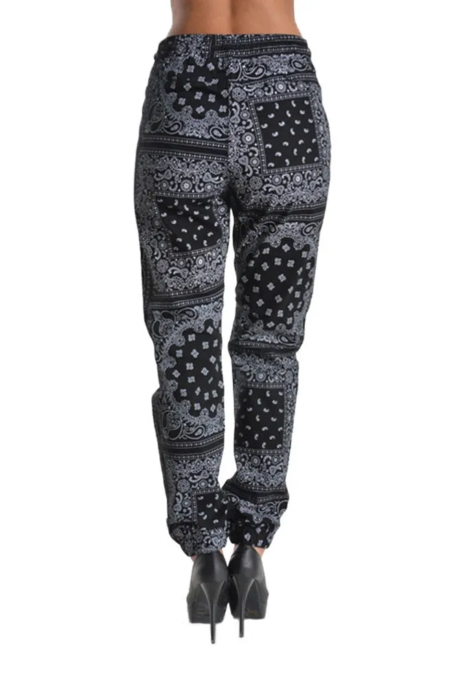 Women's Offset Bandana Print Twill Jogger Pants